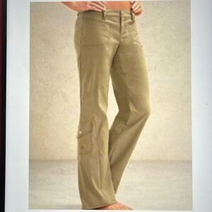 EXCELLENT CONDITION WOMEN’S SIZE 2 ATHLETA LOW RISE DIPPER CARGO BOOTCUT PANTS